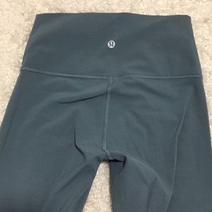 Lululemon 7/8 High Rise Luxtreme Leggings size 4